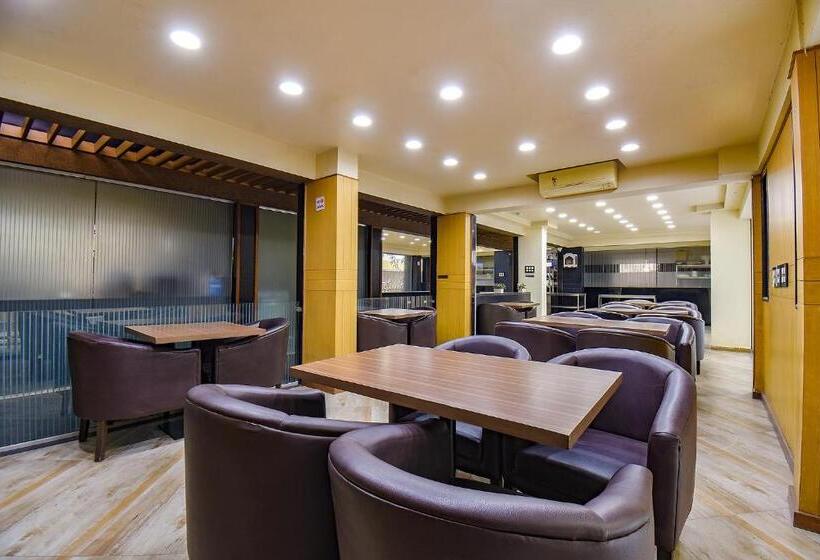 Fabhotel Sr Wakad   Nr Mall Of Millenium