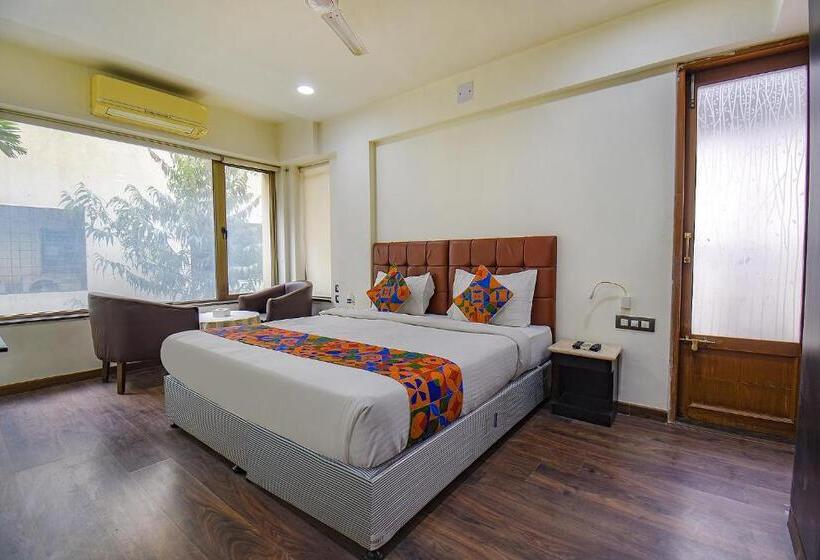 Fabhotel Sr Wakad   Nr Mall Of Millenium