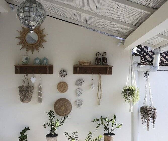 ホテル The Chillhouse Canggu By Bvr Bali Holiday Rentals