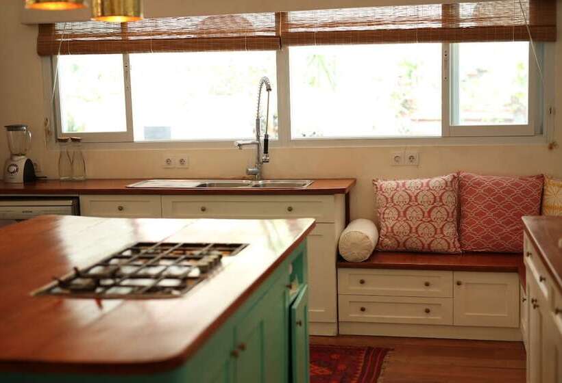 ホテル The Chillhouse Canggu By Bvr Bali Holiday Rentals