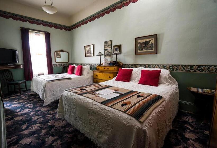 민박 Red Garter Inn