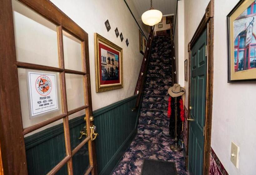 민박 Red Garter Inn