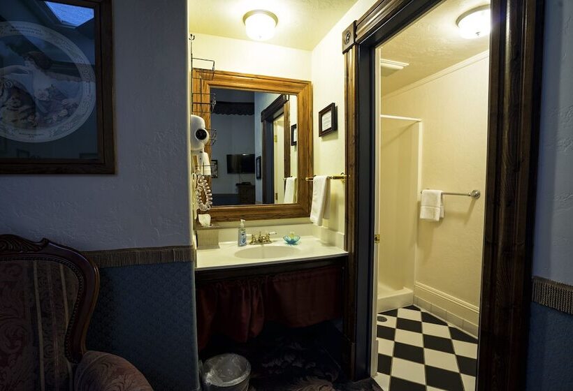 민박 Red Garter Inn