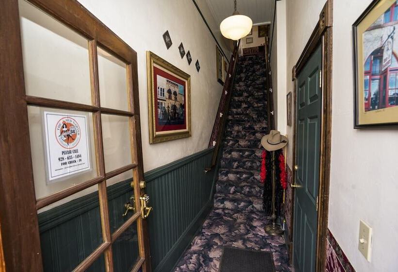 민박 Red Garter Inn