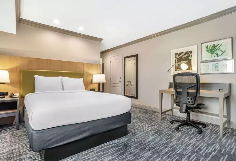 هتل Country Inn & Suites By Radisson, Metairie New Orleans , La