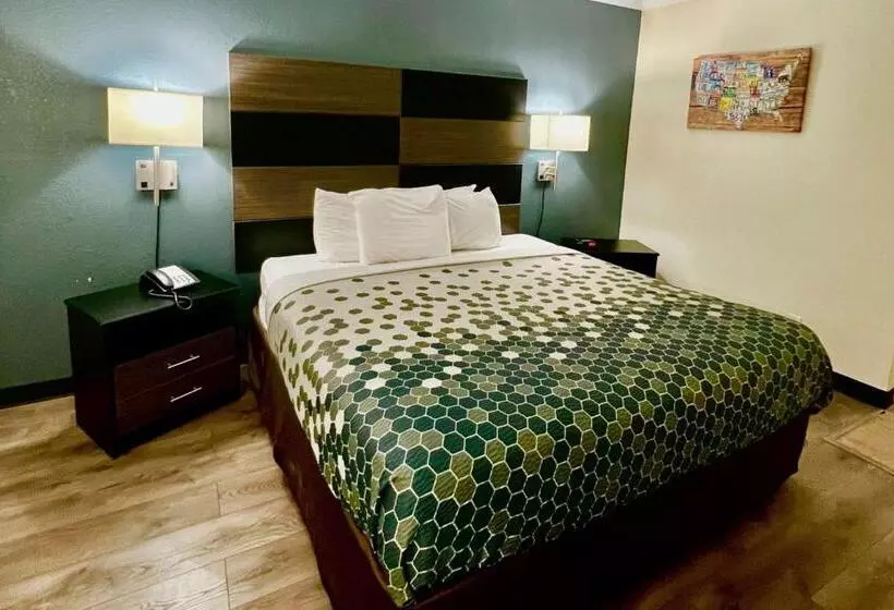 Отель Econo Lodge Inn & Suites Downtown San Antonio Riverwalk Area