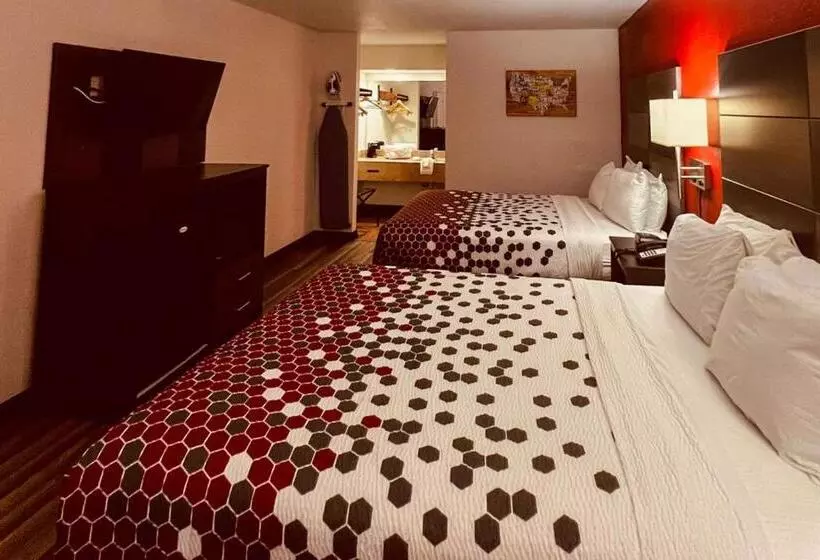 Отель Econo Lodge Inn & Suites Downtown San Antonio Riverwalk Area