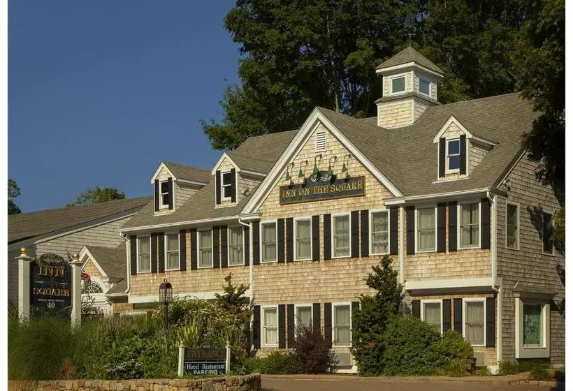 هتل Inn On The Square