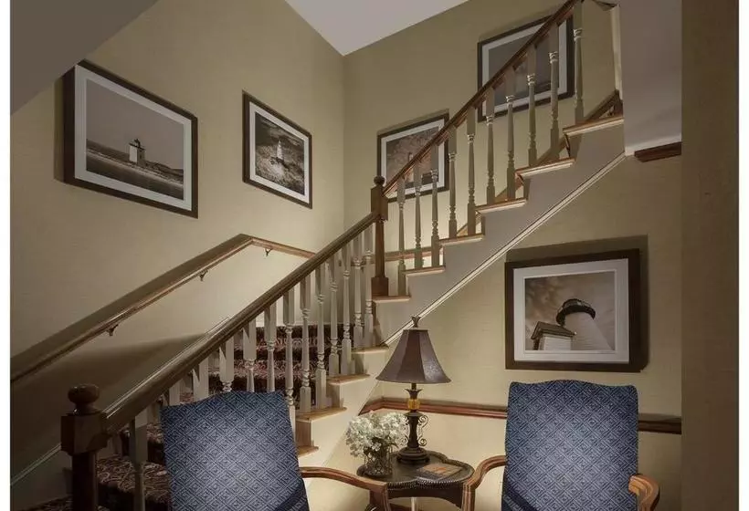 هتل Inn On The Square