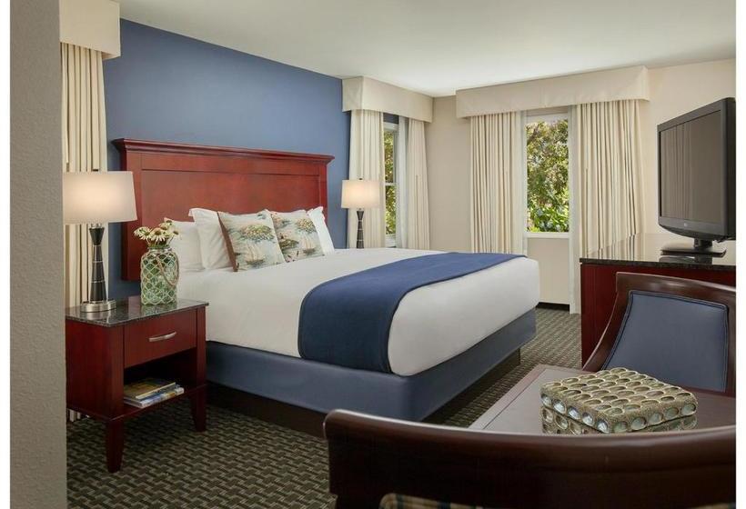 فندق Inn On The Square