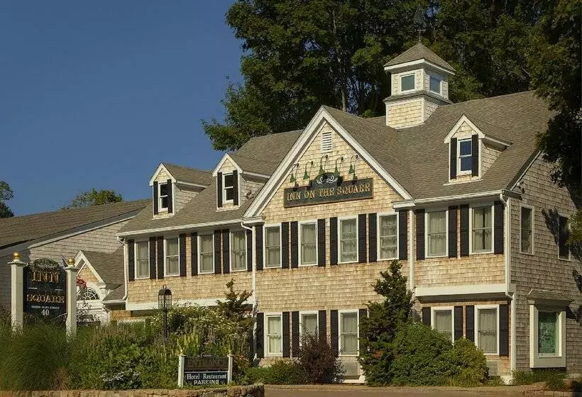 هتل Inn On The Square