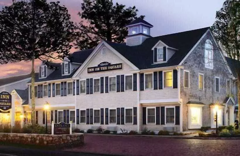 هتل Inn On The Square