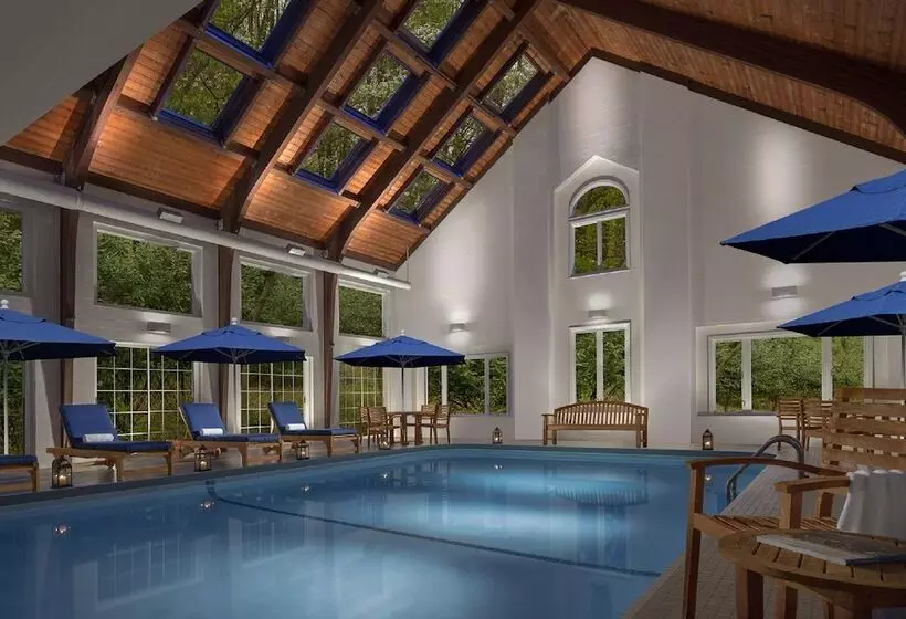 هتل Inn On The Square