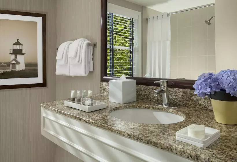 هتل Inn On The Square