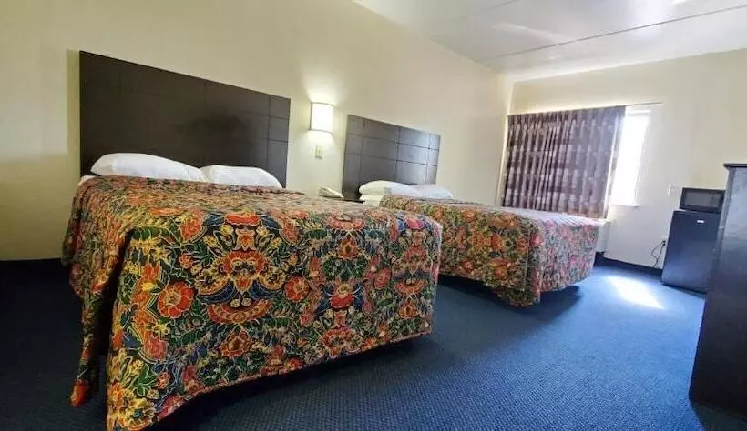 בית מלון כפרי Plano Inn & Suites