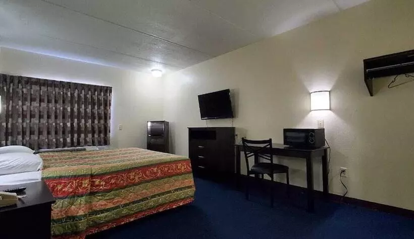 בית מלון כפרי Plano Inn & Suites