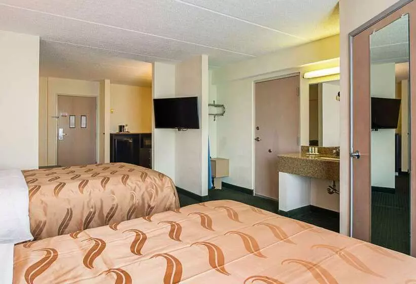 Отель Quality Suites Atlanta Airport East