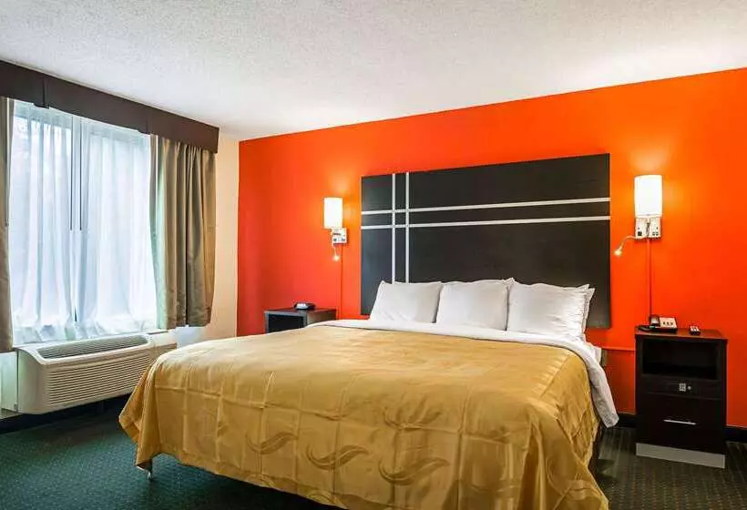 Отель Quality Suites Atlanta Airport East
