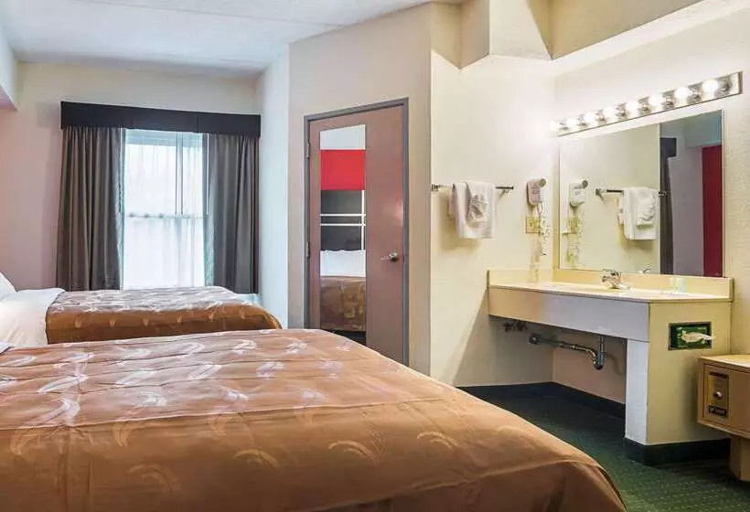 Отель Quality Suites Atlanta Airport East