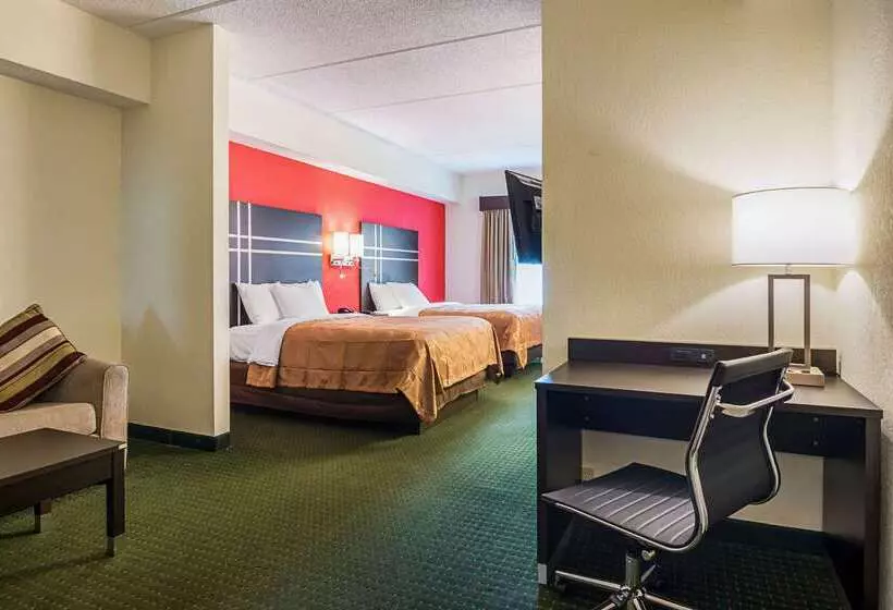 Отель Quality Suites Atlanta Airport East