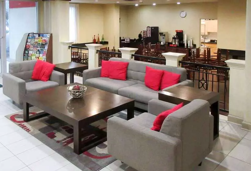 Отель Quality Suites Atlanta Airport East