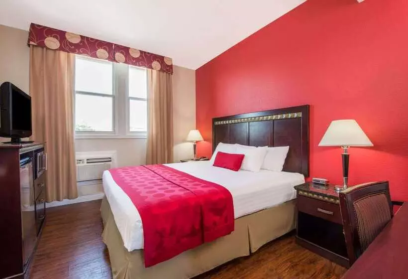 ホテル Ramada By Wyndham San Diego Airport