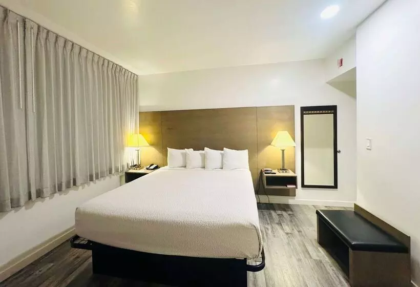 ホテル Ramada By Wyndham San Diego Airport