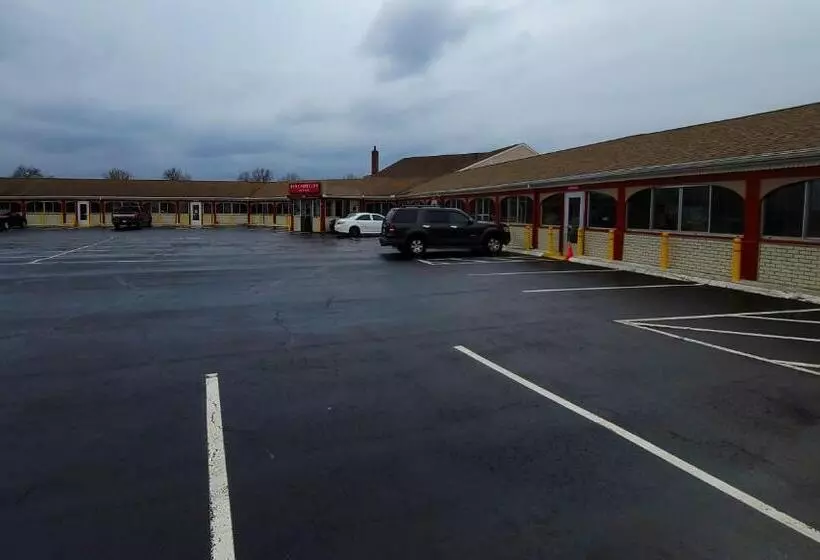 هتل Red Carpet Inn West Springfield