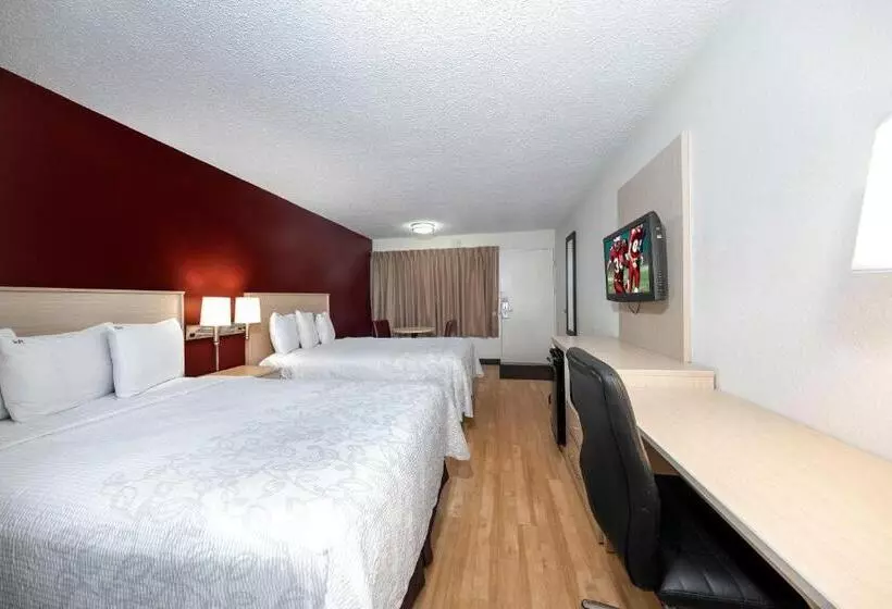 Отель Red Roof Inn Plus+ & Suites Naples Downtown 5th Ave S