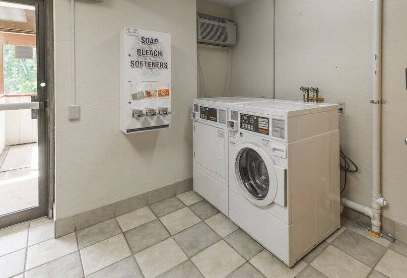 Otel Red Roof Inn Plus+ Wilmington   Newark