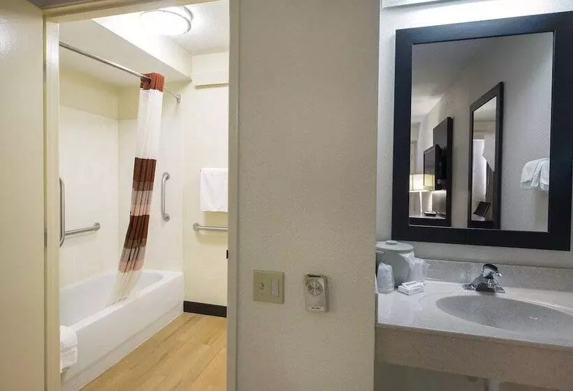 فندق Red Roof Inn Plus+ Wilmington Newark