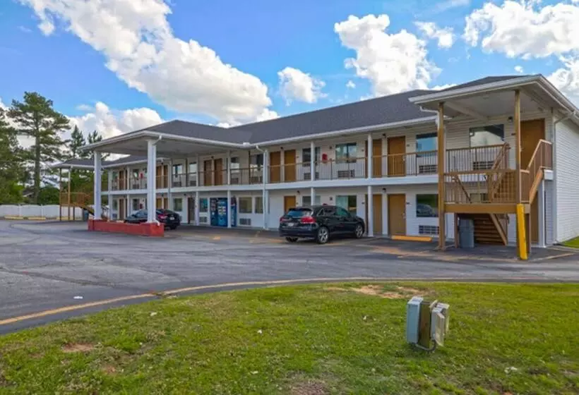 בית מלון כפרי Rodeway Inn