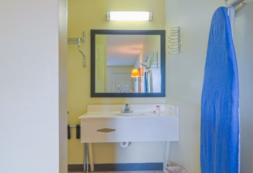 Отель Rodeway Inn