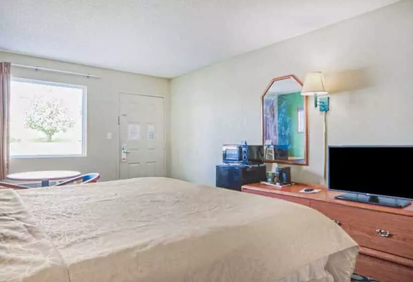 בית מלון כפרי Rodeway Inn