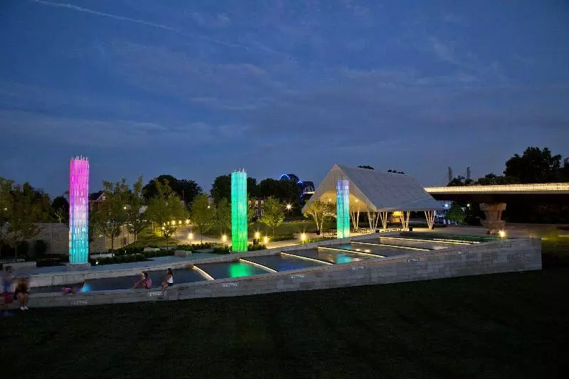 酒店 Sheraton Louisville Riverside