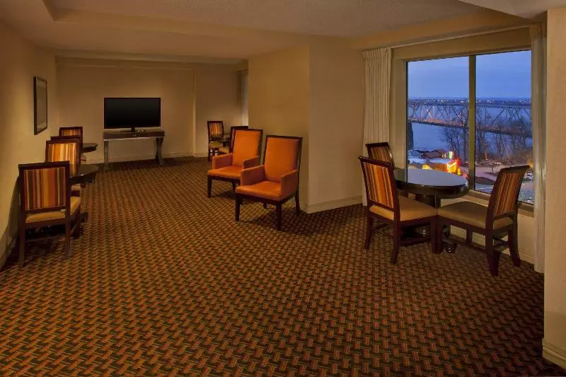 酒店 Sheraton Louisville Riverside