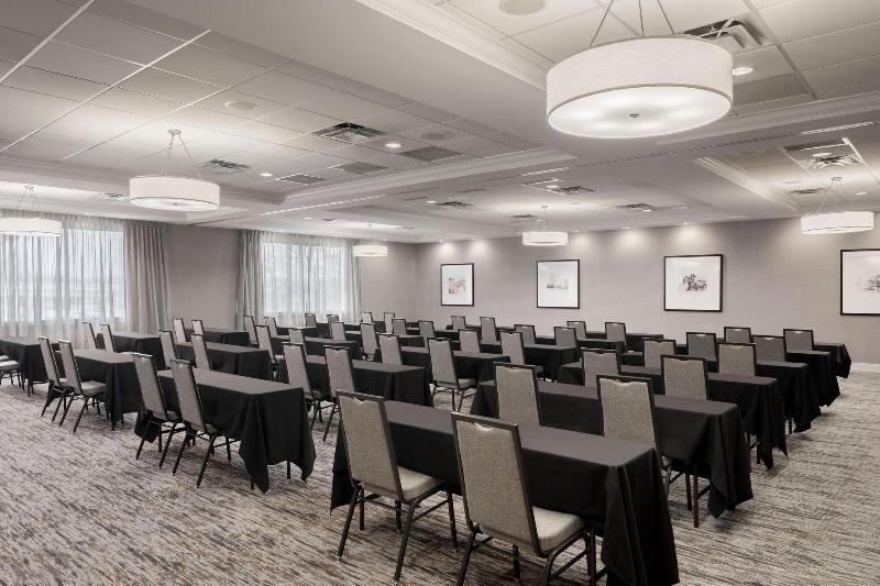 Отель Sheraton Louisville Riverside