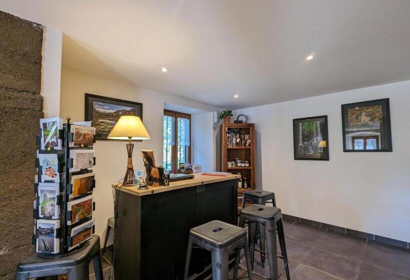 住宿加早餐  Le Clos Des Pierres Rouges