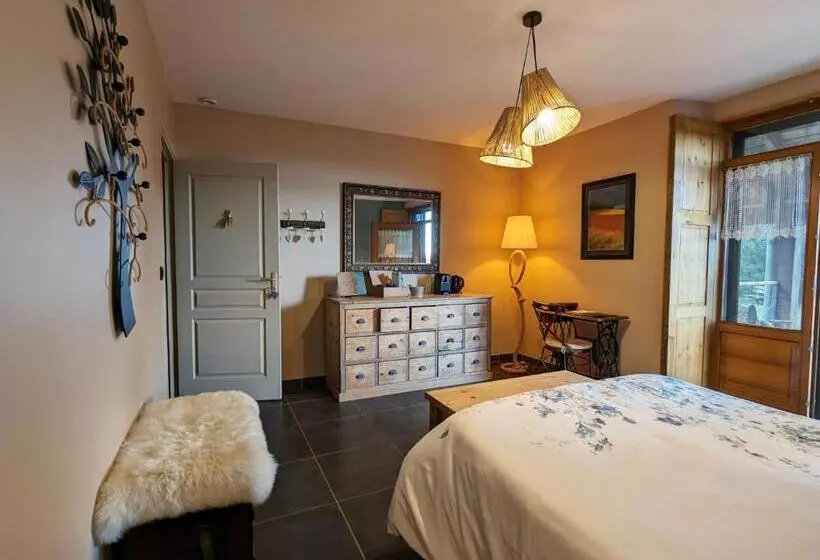 Aamiaismajoitus (B&B) Le Clos Des Pierres Rouges