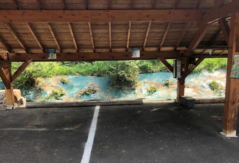 住宿加早餐  Le Clos Des Pierres Rouges