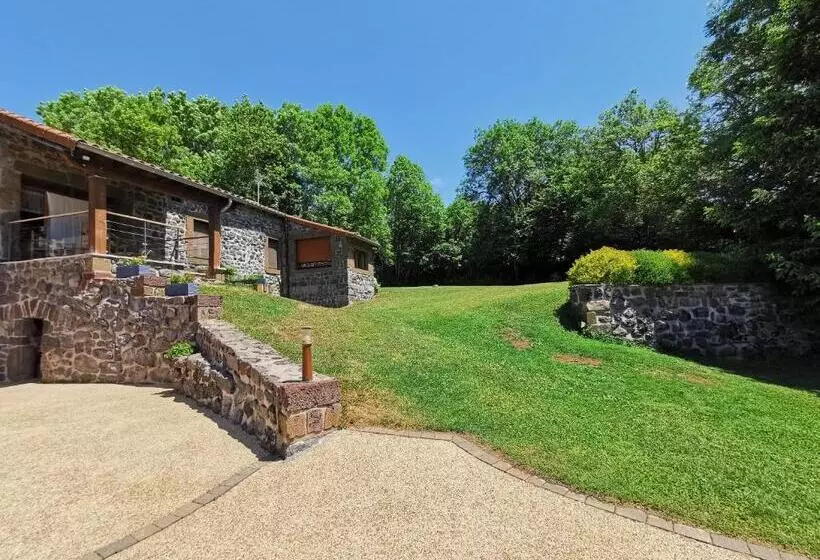 Aamiaismajoitus (B&B) Le Clos Des Pierres Rouges