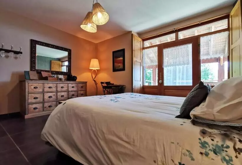 Aamiaismajoitus (B&B) Le Clos Des Pierres Rouges