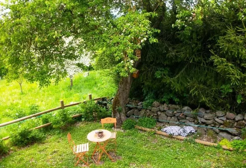 Aamiaismajoitus (B&B) Le Clos Des Pierres Rouges