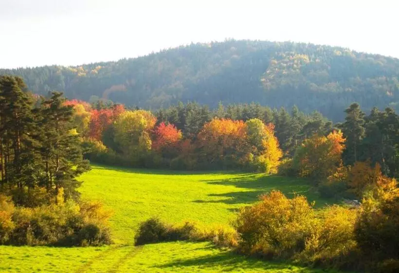 Aamiaismajoitus (B&B) Le Clos Des Pierres Rouges