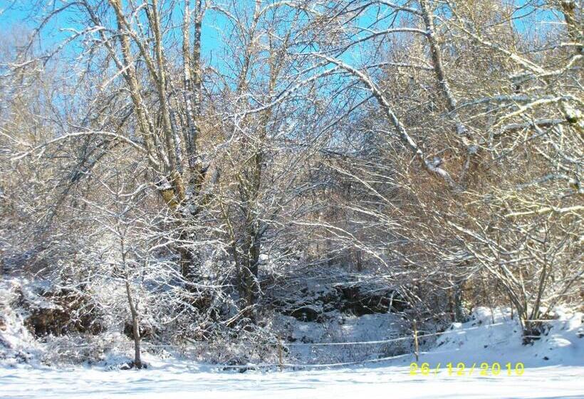 住宿加早餐  Le Clos Des Pierres Rouges