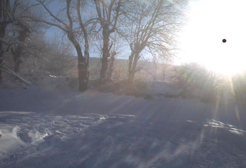 住宿加早餐  Le Clos Des Pierres Rouges