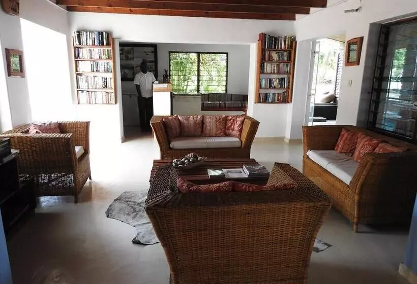 هتل Norman Carr Cottage