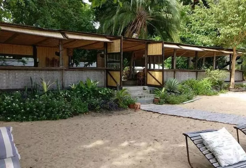 هتل Norman Carr Cottage