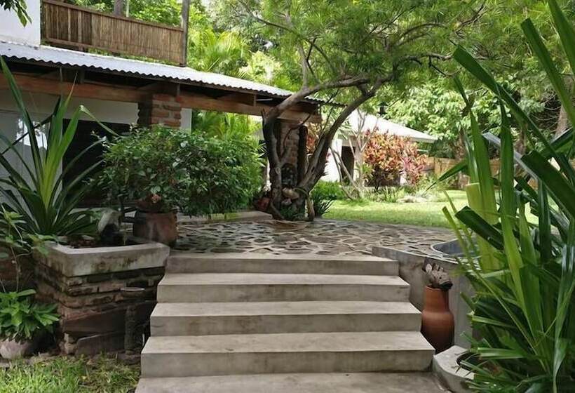 هتل Norman Carr Cottage