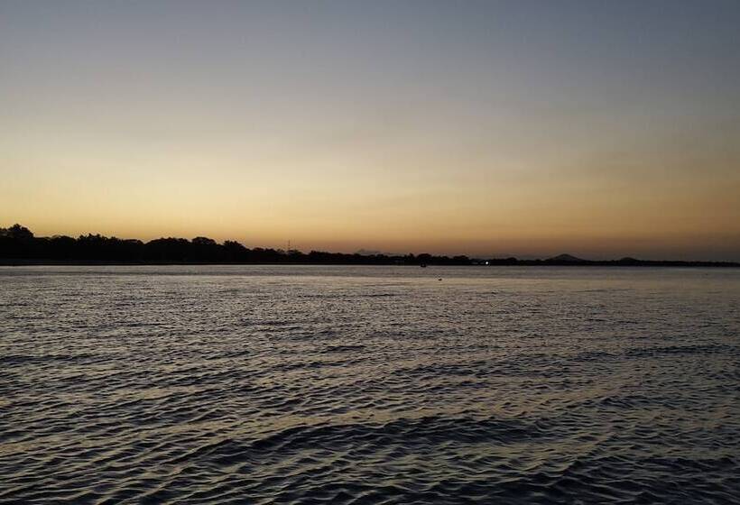 هتل Norman Carr Cottage